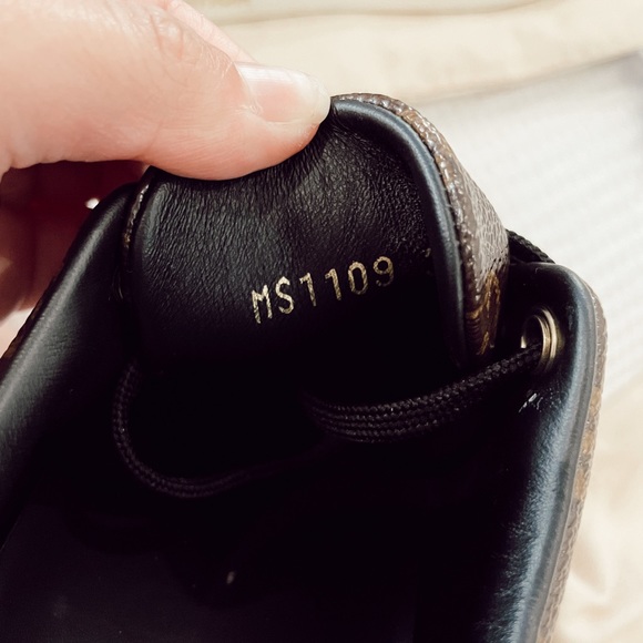 Louis Vuitton Frontrow Sneakers - Picture 3 of 5